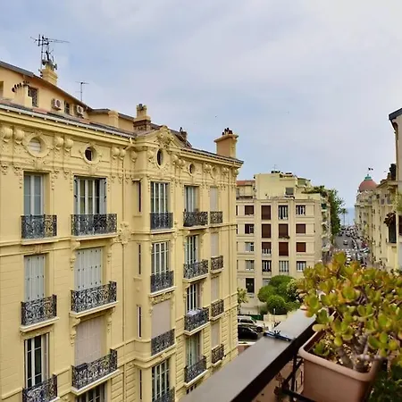 Signature Carre D'or